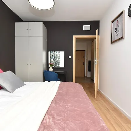 Totu Modern Tower Gorskiego Apartment
